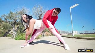 رأيتُ مؤخرتها الكبيرة سكس برازيلي في الشارع